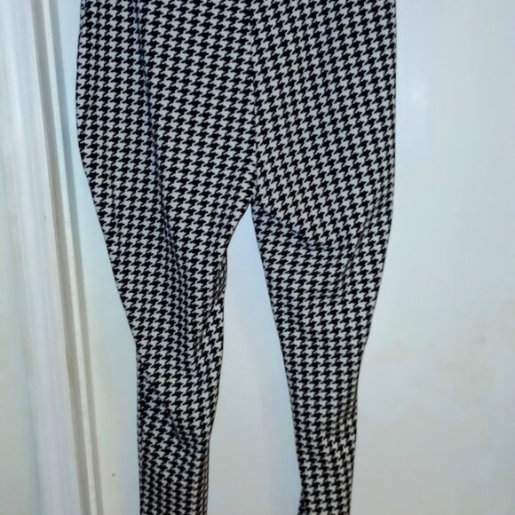 Savion Houndstooth print leggins, black & white skinny leg cut, high rise waist - Picture 5 of 7